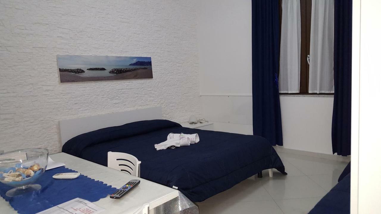 Al Porticciolo Bed and Breakfast Salerno Buitenkant foto