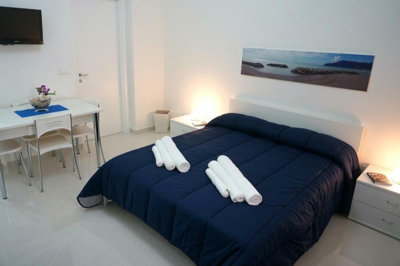Al Porticciolo Bed and Breakfast Salerno Buitenkant foto